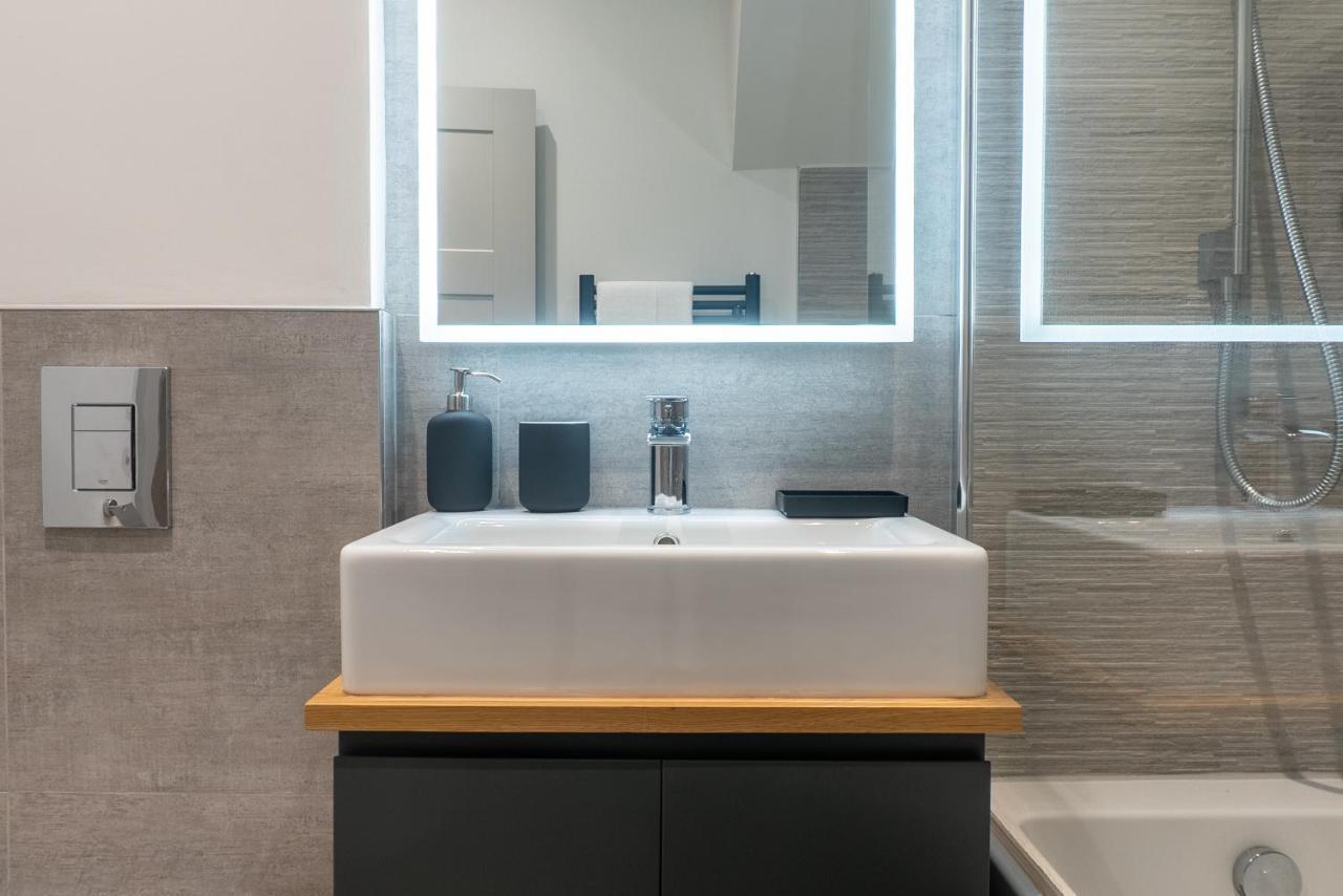 Spring Mount Huge Luxury Full Apartment- Harrogate Centre-Two Extremely Comfy Kingsize Bedrooms-Fully Equipped Modern Kitchen-Cosy Living Room With Huge Tv Exteriör bild