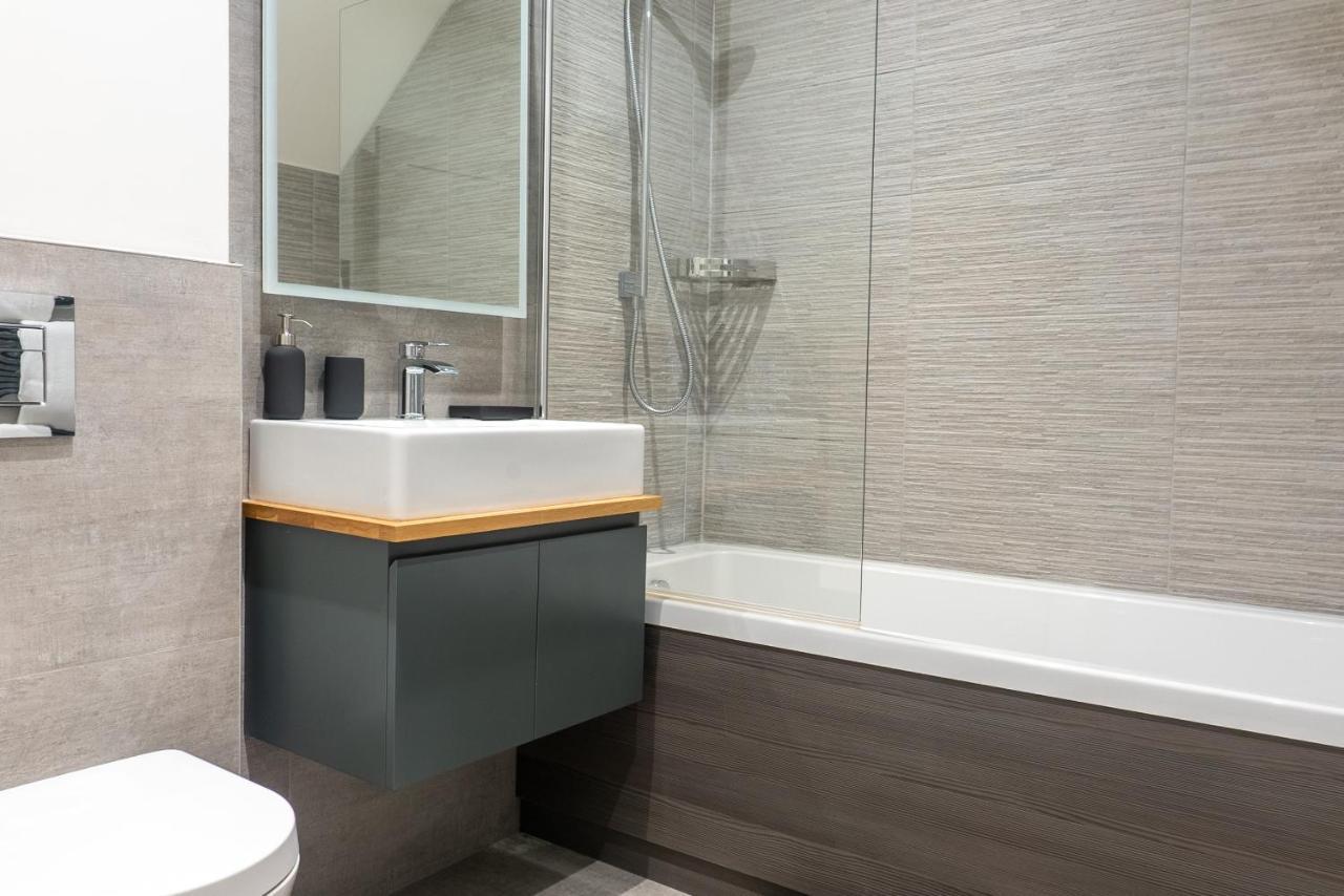 Spring Mount Huge Luxury Full Apartment- Harrogate Centre-Two Extremely Comfy Kingsize Bedrooms-Fully Equipped Modern Kitchen-Cosy Living Room With Huge Tv Exteriör bild